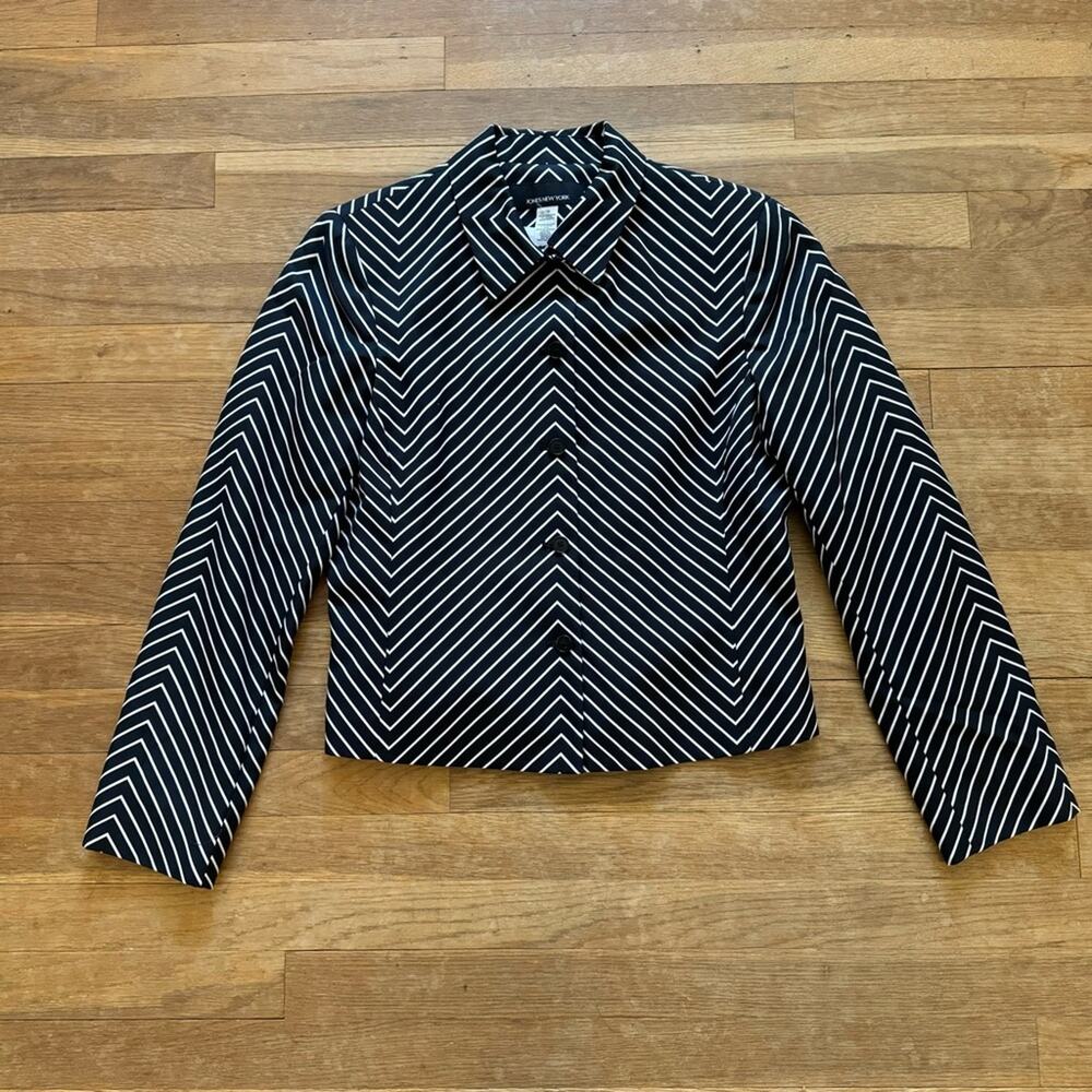 Jones New York black white collared five button suit jacket size 10
b16